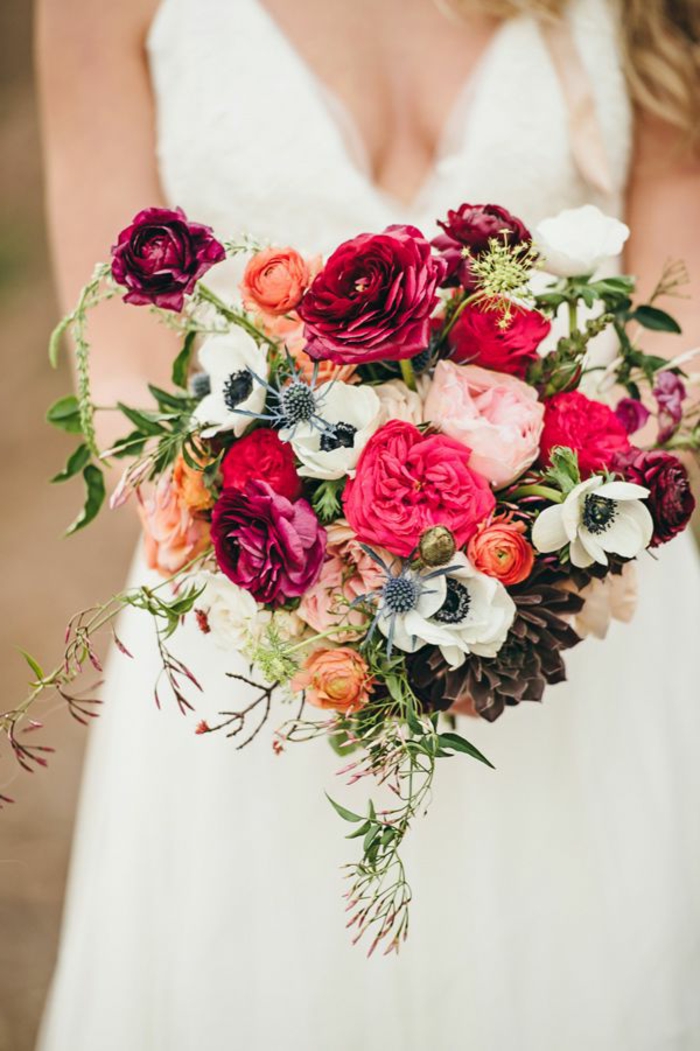 herrlicher-Brautstrauß-Blumen-in-grellen-Farben