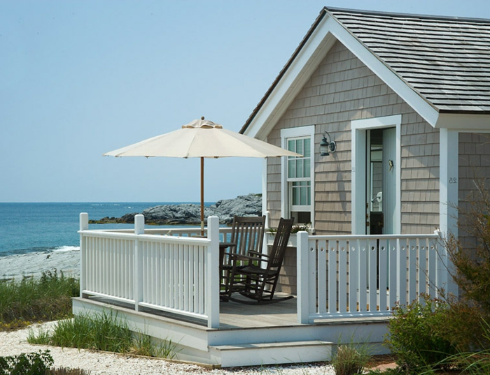 häuser-am-strand-einfaches-süßes-design-mit-einer-terrasse