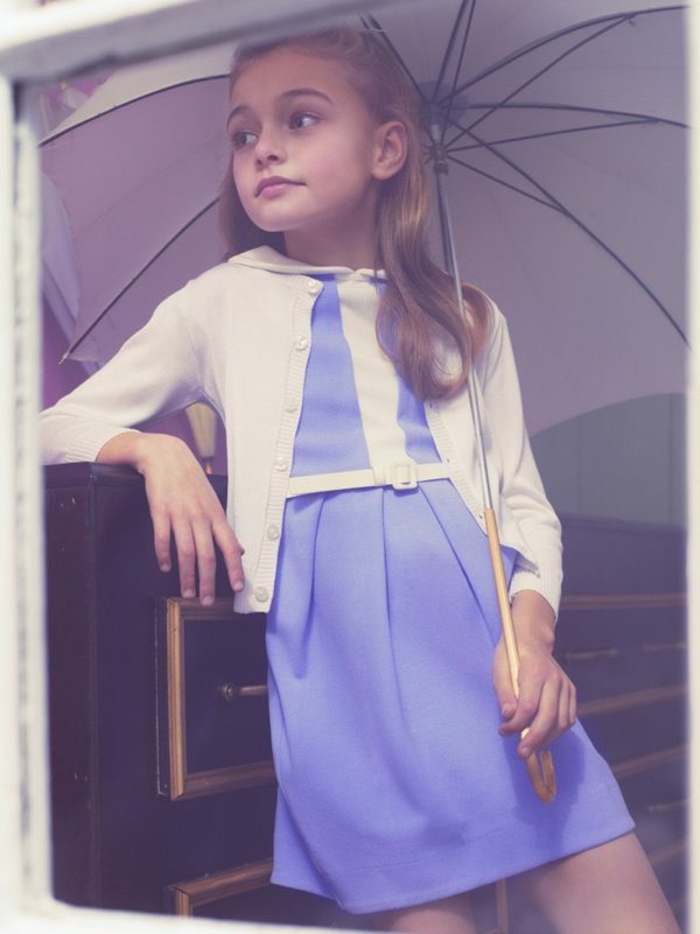 kleines-Mädchen-lila-Kleid-kinder-regenschirm