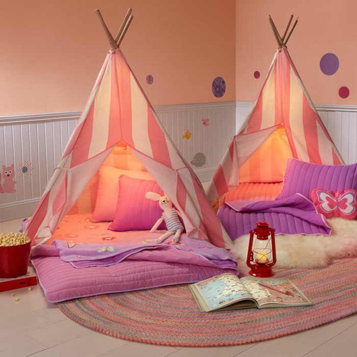 kokette-Kinderzimmer-Gestaltung-für-Mädchen-tipi-zelte-grelle-süße-Farben
