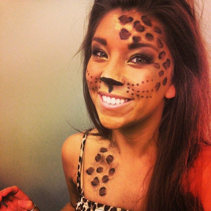 leopard-gesicht-schminken-schöne-lächelnde-dame
