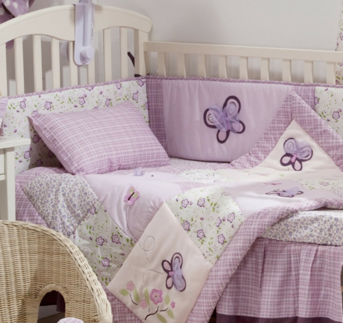 lila-babybettwäsche-für-Mädchen-Schmetterling-Motive
