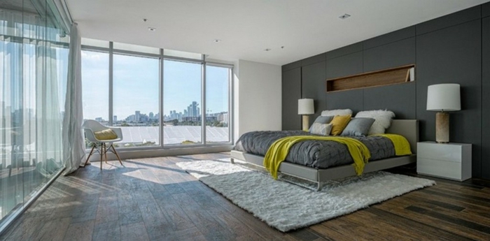 modernes-graues-Schlafzimmer-kleiner-Teppich-weiß