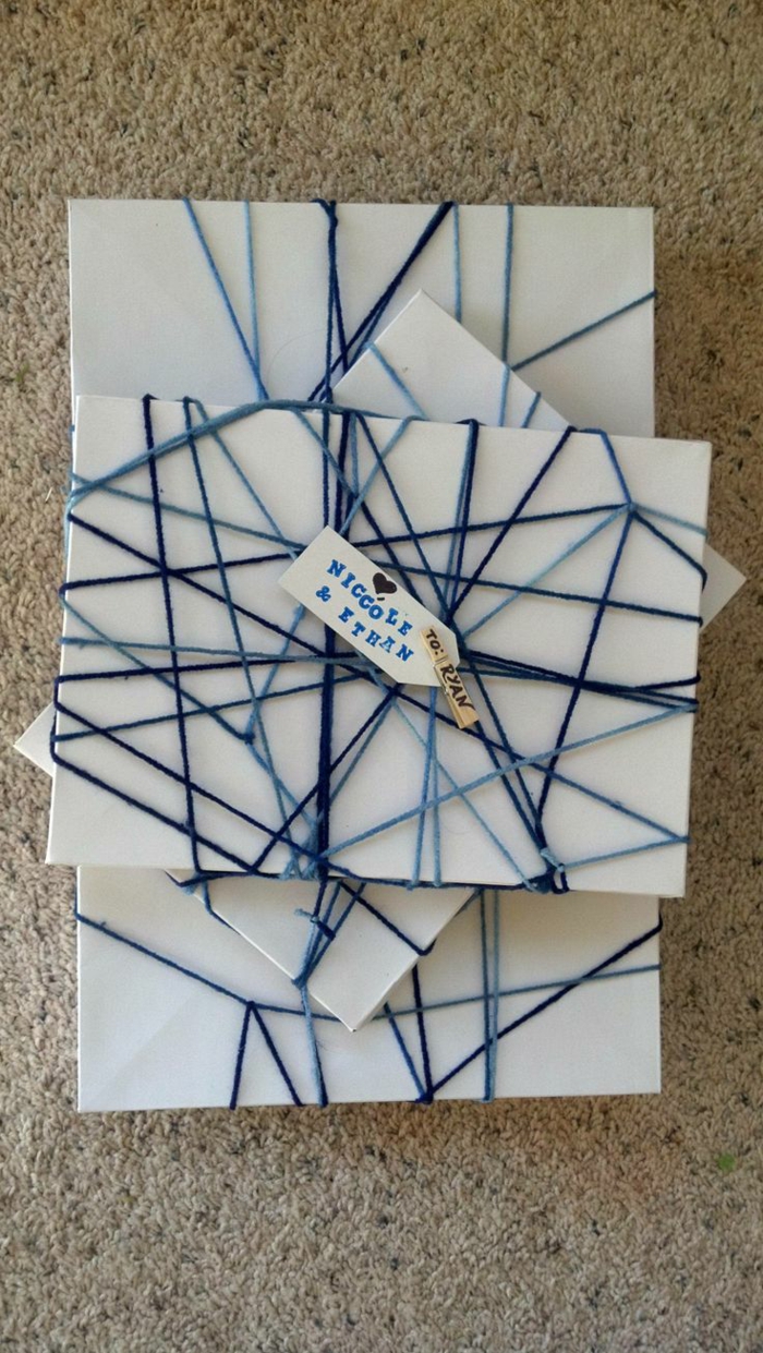 persönalisierte-Geschenke-verpacken-blaue-Schnur-geometrische-Figuren