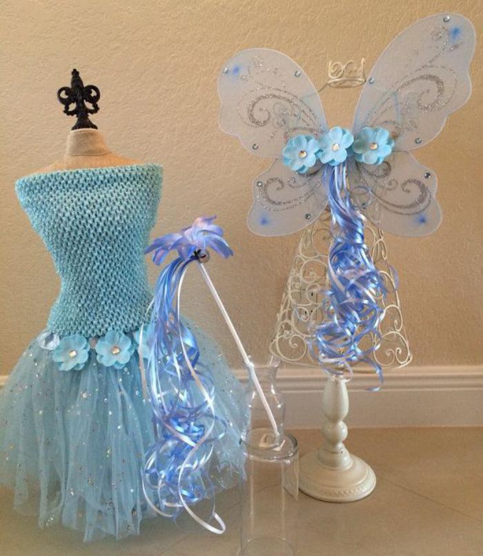 prinzessin-kostüm-blau-Blumen-Dekoration-dekorative-Flügel-Glanz