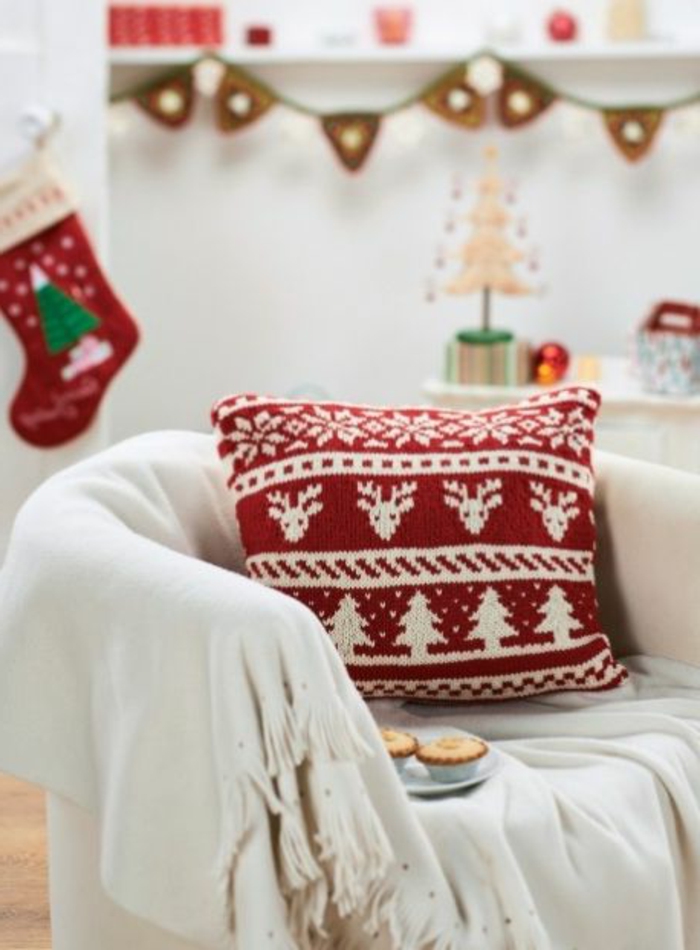 schöner-stricken-skandinavisches-Modell-handgemachtes-Kissen-für-Weihnachten