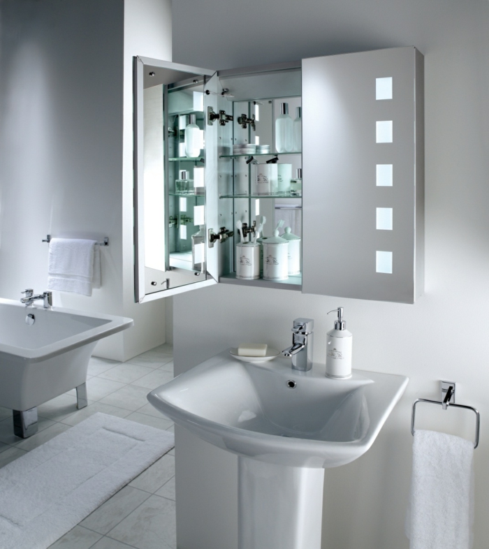 spiegelschrank-bad-mit-beleuchtung-modernes-aussehen-weiße-gestaltung