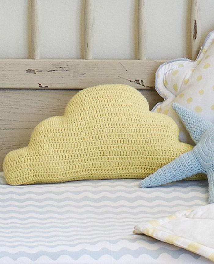 süße-Crochet-Modelle-Kissenbezüge-gelb-blau-Wolken-Form