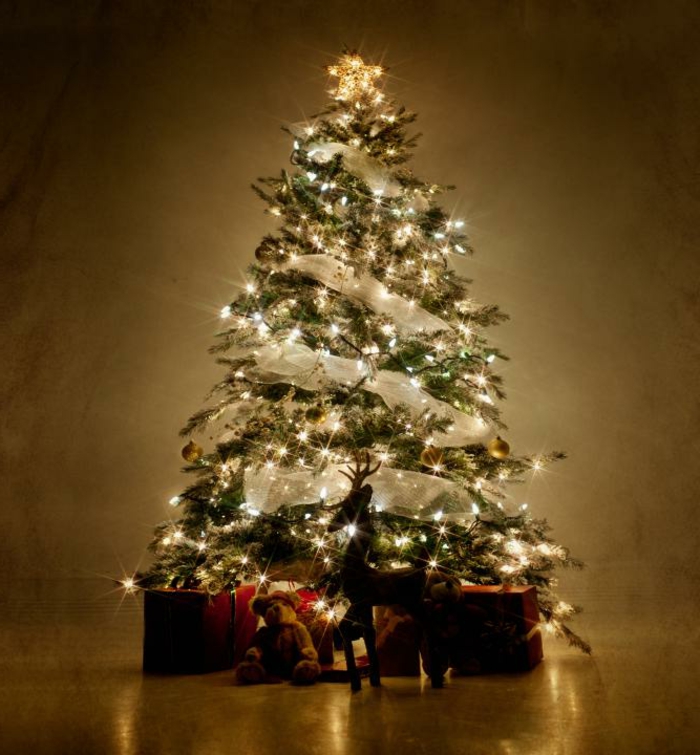 weihnachtsbaum-lichterkett-unikale-gestaltung