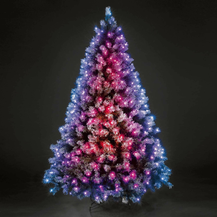 weihnachtsbaum-mit-beleuchtung-künstliches-modell