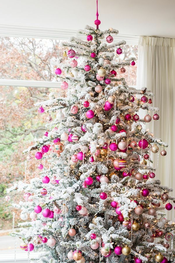weihnachtsbaum-mit-beleuchtung-sehr-schönes-modell