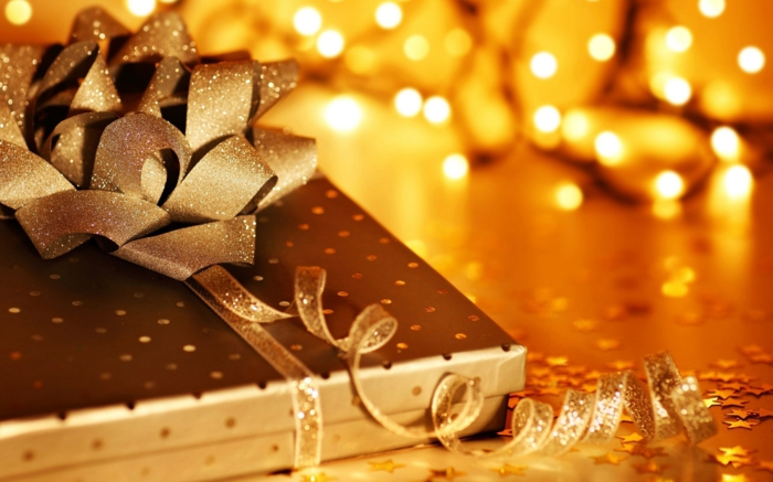 weihnachtsgeschenke-verpacken-hübscher-band