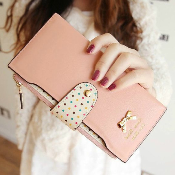 wunderschönes-Modell-Frauen-Geldtasche-rosa-Pastellfarben-zärtlich-romantisch-schönes-Design