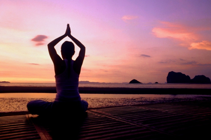 yoga-übungen-entspannende-momente-in-der-natur-erleben