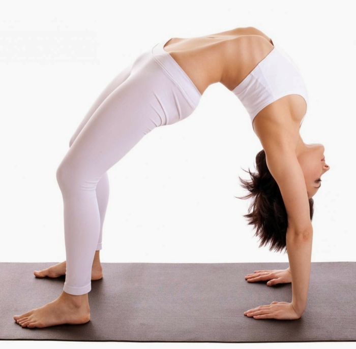 yoga-übungen-hintergrund-in-weiß-schöne-figur