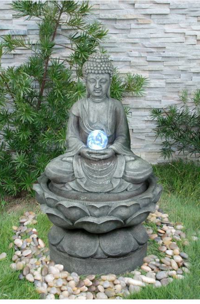 zimmerbrunnen-mit-buddha-attraktive-gestaltung-schöne-dekoration