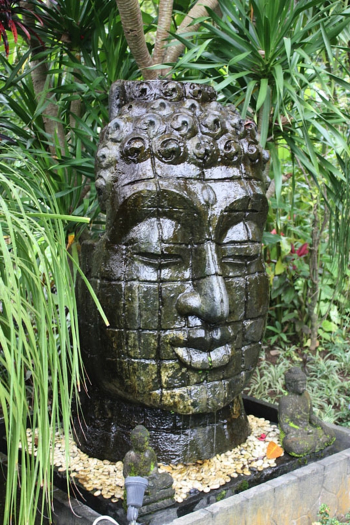 zimmerbrunnen-mit-buddha-prima-idee-für-dekoration