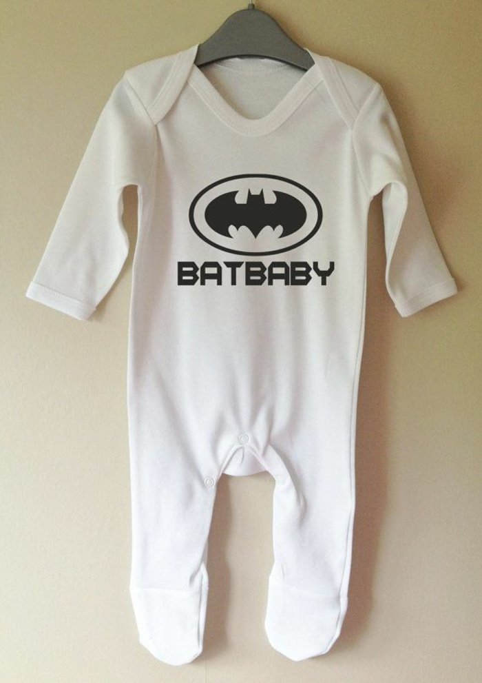 Baby-Schlafanzug-Batman-Muster-süß