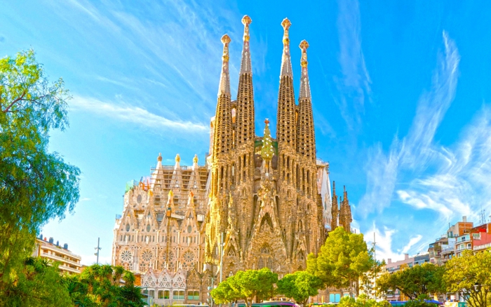 Barcelona-Spanien-Sagrada-Familia-berühmte-sehenswürdigkeiten-in-europa