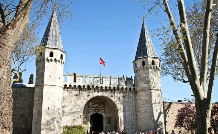 Istanbul-Sehenswürdigkeiten-Reisetipps-Der Topkapı-Palast -Topkapı Sarayı- im-Deutschen -Topkapi-Serail wörtlich „Kanonentor-Palast“