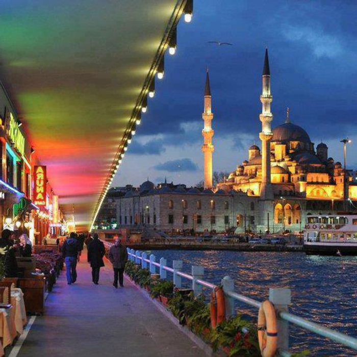 Istanbul-Sehenswürdigkeiten-Reisetipps-GALATA- KÖPRÜSÜ- YENİCAMİ-Die Galatabrücke-überspannt-das Goldene-Horn zwischen-den İstanbuler-Vierteln Eminönü-
