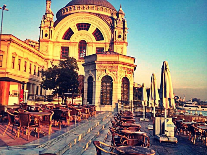 Istanbul –Sehenswürdigkeiten-Der Dolmabahçe-Palast-türkisch Dolmabahçe- Sarayı-Palast der vollen-Gärten