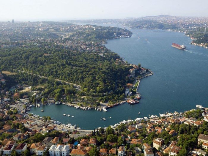 Istanbul –Sehenswürdigkeiten-İSTİNYE-viertel-auf-dem Bosporus