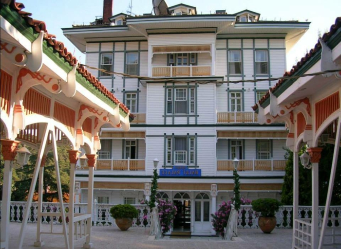 Turkei-Istanbul-Sehenswürdigkeiten-HALKİ PALAS- HOTEL-HEYBELİADA