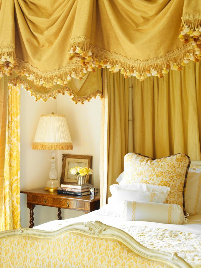 aristokratisches-Schlafzimmer-Interieur-schöne-Gardinen-Ideen