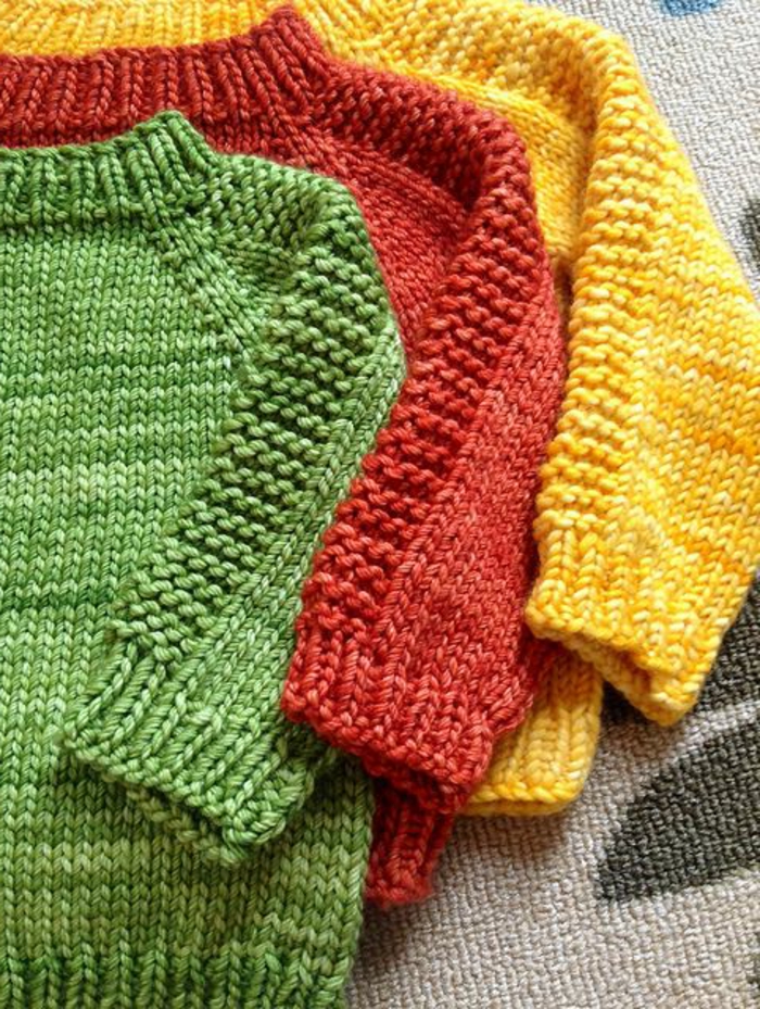 baby-pullover-stricken-gelb-grün-und-rot