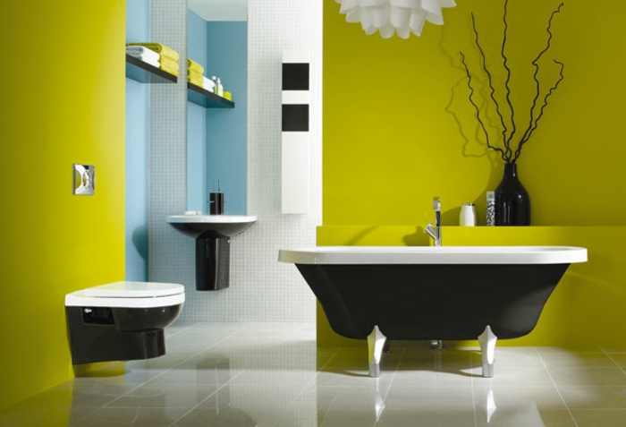 badezimmer-dekorieren-freistehende-badewanne-grüne-wand