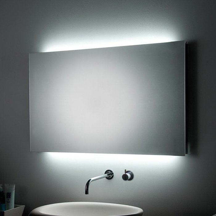 Badspiegel-mit-Beleuchtung-badezimmerspiegel-mit-indirekter-Beleuchtung-schlichtes-Design