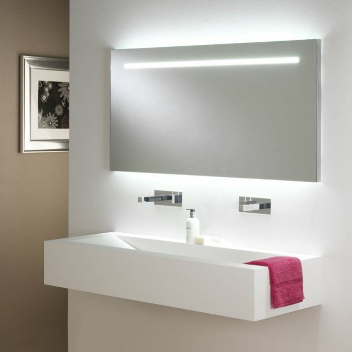 cooles-Badezimmer-Interieur-elegantes-Modell-spiegel-mit-led-beleuchtung