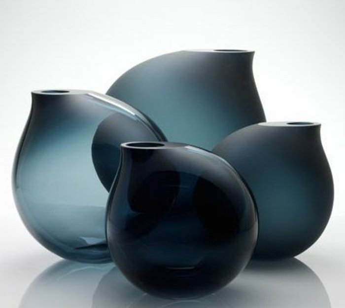 deko-vasen-groß-blumenvasen-glas-feines-Design-dunkle-Nuancen