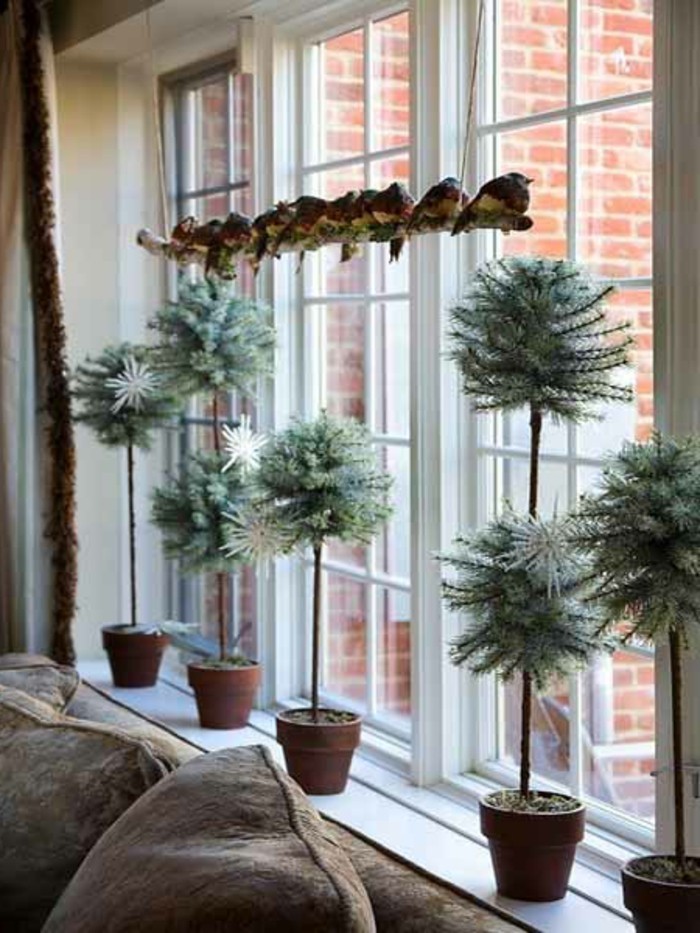 fenster-dekorationen-zum-weihnachten-wunderschöne-topfpflanzen
