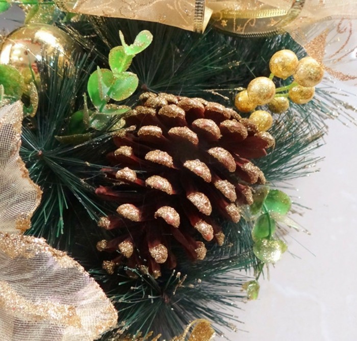 fensterdeko-weihnachten-basteln-zapfen-als-dekoartikel