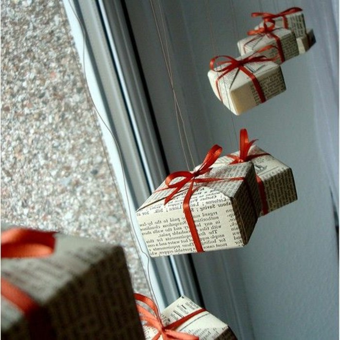 fensterdeko-zu-weihnachten-wunderschöne-hängende-geschenke