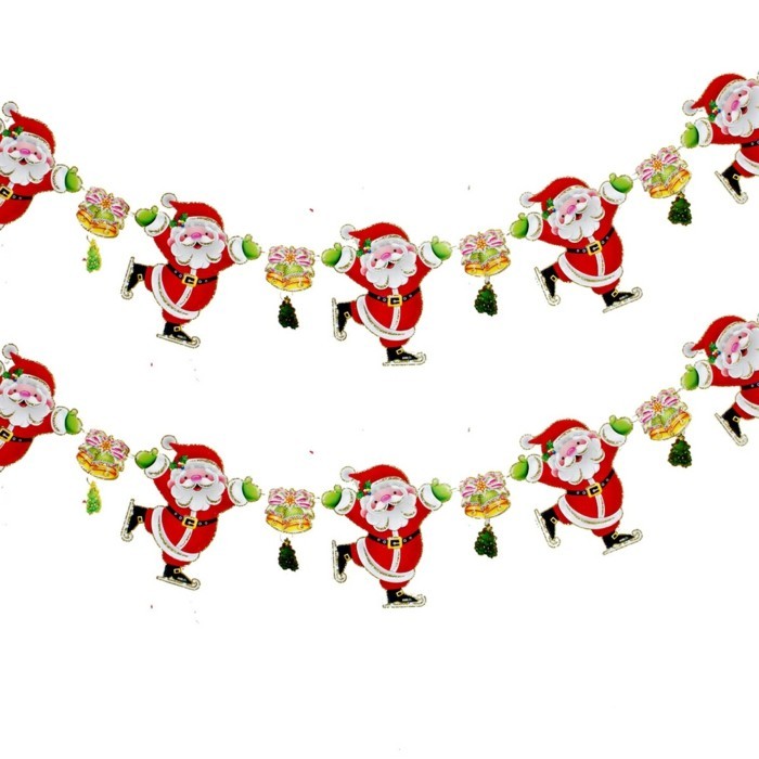 fensterdeko-zu-weihnachten-wunderschöne-weihnachtsmänner-hängende-deko
