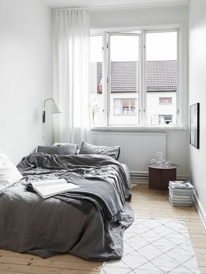 gemütliches-Schlafzimmer-weiße-durchsichtige-fenster-gardinen