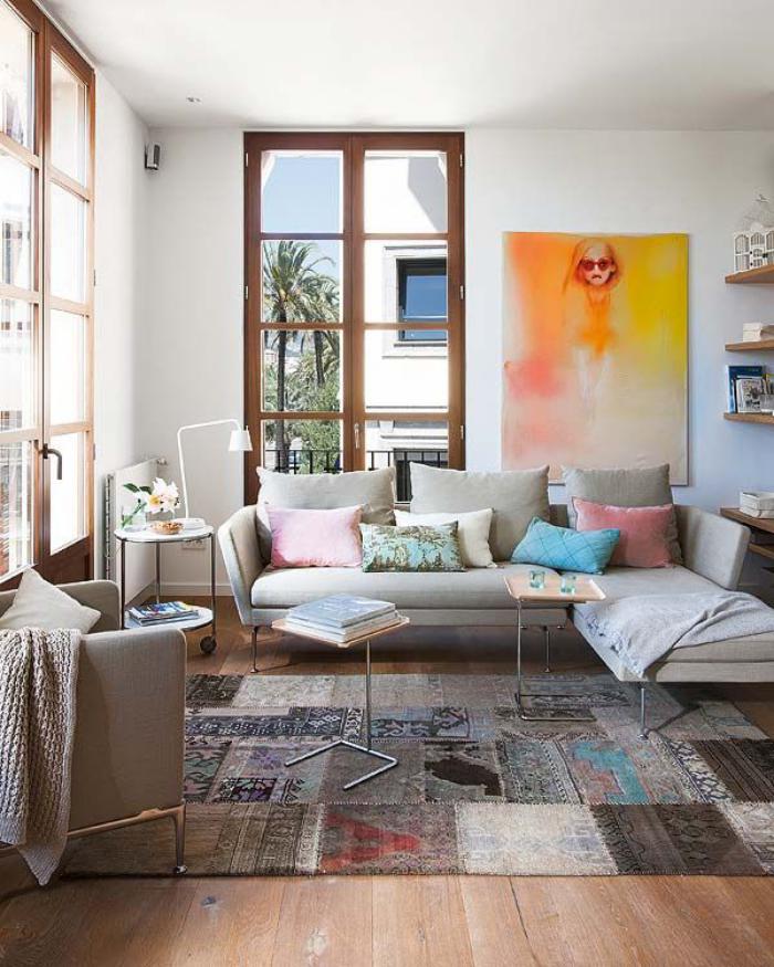 gemütliches-Wohnzimmer-attraktives-Wandbild-vintage-teppich