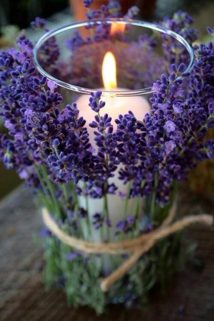 hochzeitsdeko-selber-machen-Lavendel-Dekoration-Kerzen-frühlings-tischdeko