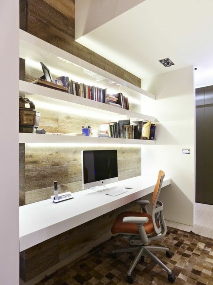 inneneinrichtung-ideen-fürs-Arbeitszimmer-räumliches-Zimmer-großer-Schreibtisch-Regale