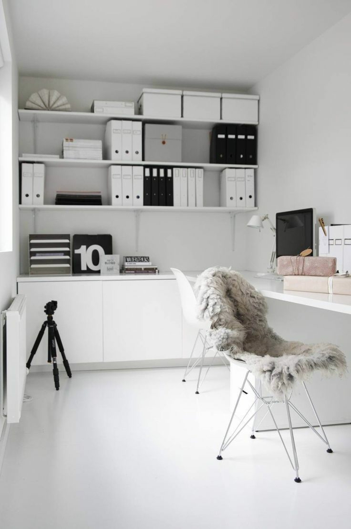 moderne-wohnideen-fürs-Arbeitszimmer-alles-in-Weiß-schlicht-praktisch