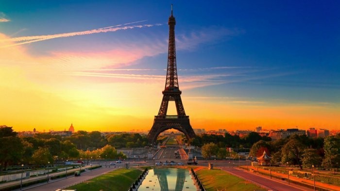 paris-der-Eiffel-Turm-berühmte-sehenswürdigkeiten-in-europa