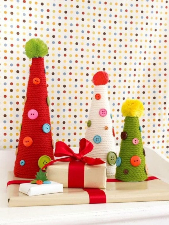 selbstgemachte-weihnachtsgeschenke-viele-bunte-kleine-weihnachtsbäume
