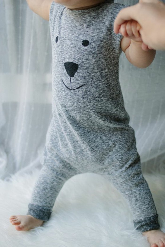 süßes-Modell-Baby-Schlafanzug-einteiliger-schlafanzug-grau-Bärchen-Muster