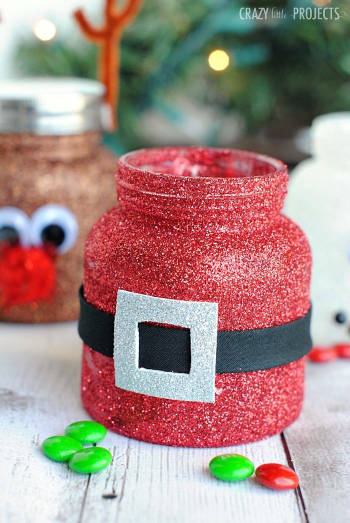 Weihnachtsmann Einmachglas mit rotem Glitzer ausmalen, schwarzes Band und graues Viereck für Gürtel aufkleben