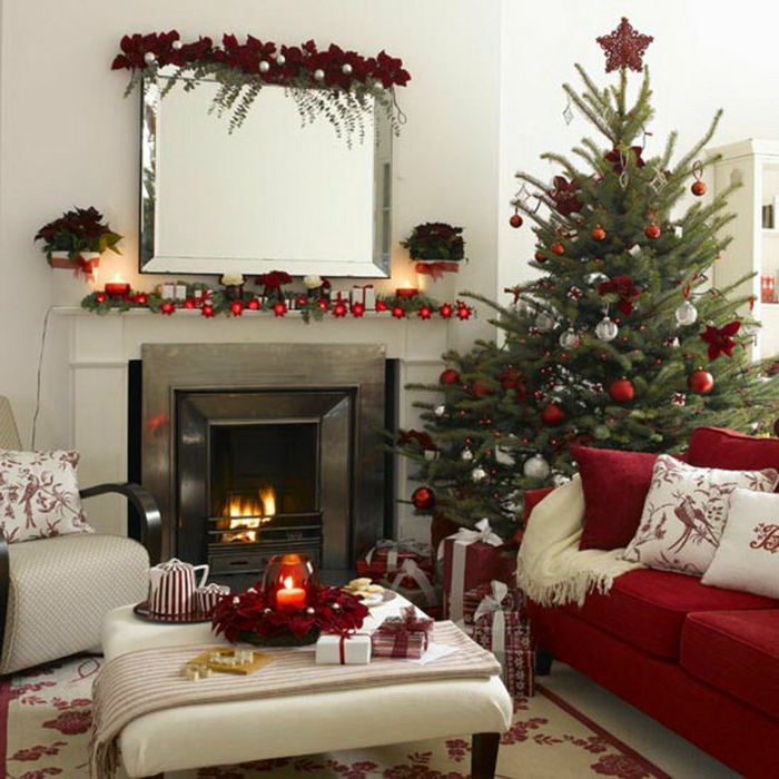 weihnachtsbaum-schmücken-rote-deko-und-sofa