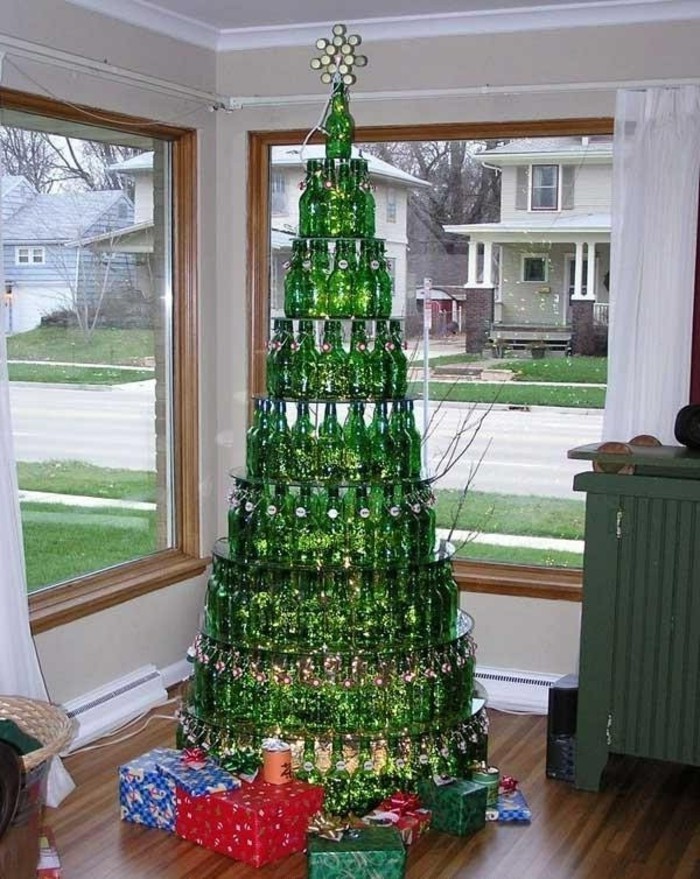 weihnachtsgeschenke-selber-basteln-großer-tannenbaum-aus-flaschen