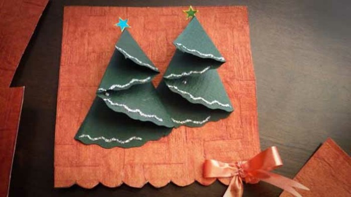 weihnachtsgeschenke-selber-basteln-moderne-weihnachtskarte-mit-tannenbäumen